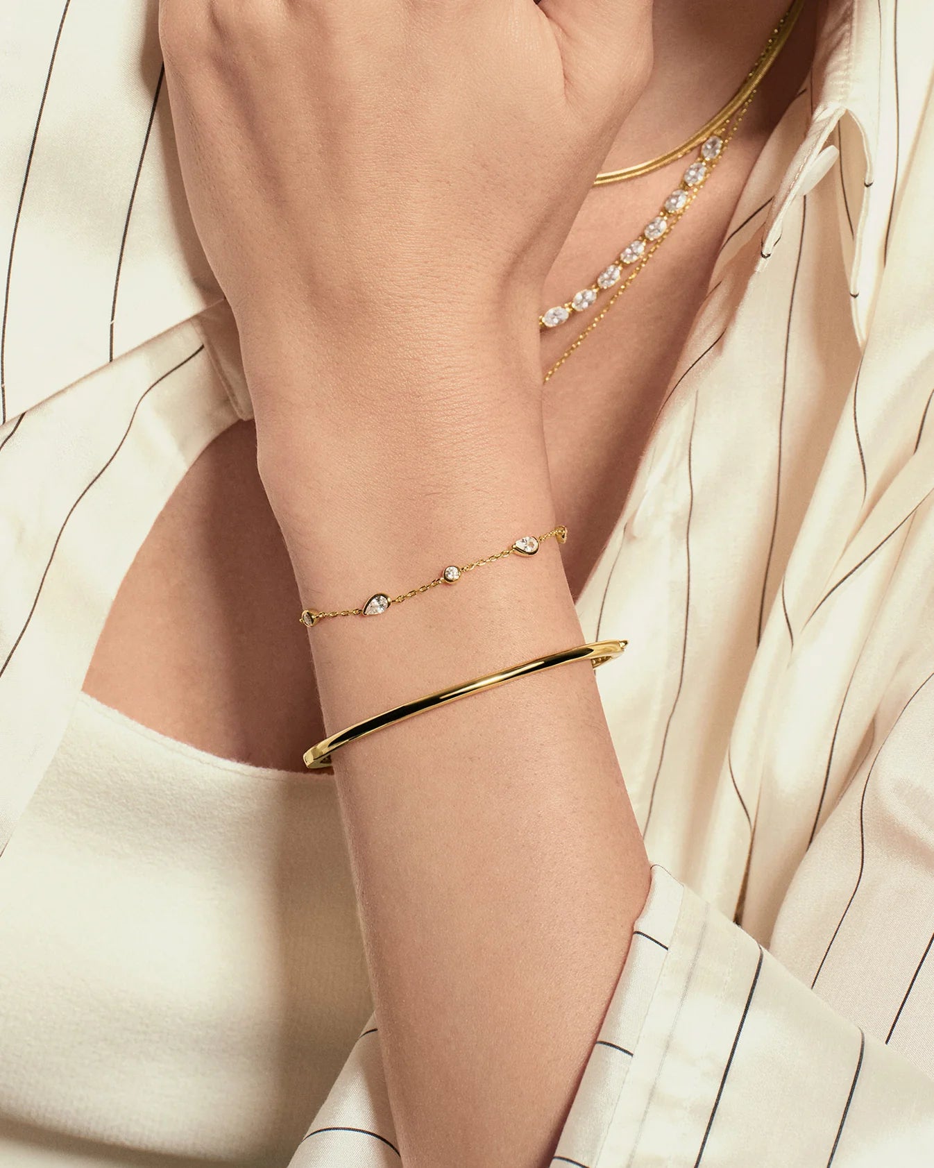 Gold Round &amp; Teardrop Bezel Station Bracelet