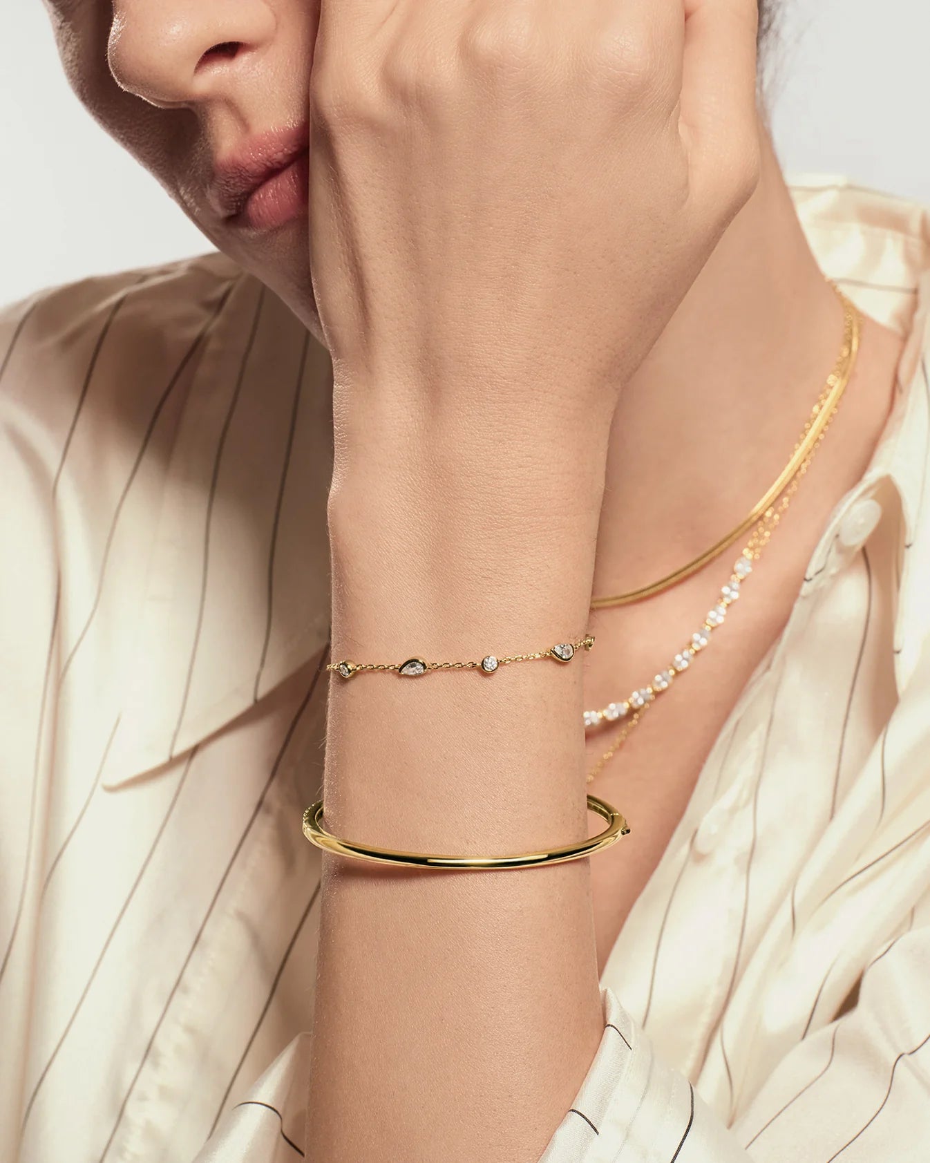Gold Round &amp; Teardrop Bezel Station Bracelet