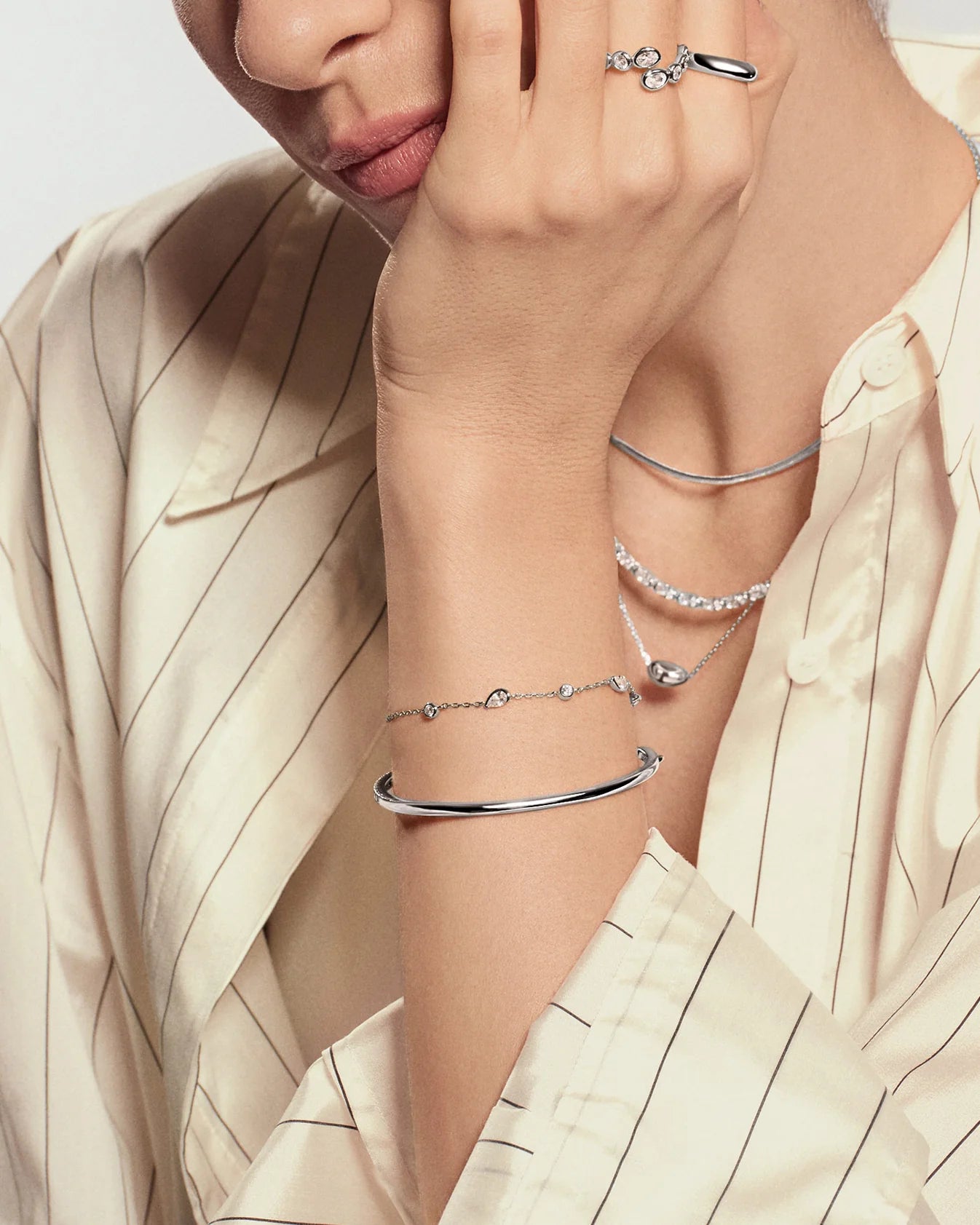 Silver Round &amp; Teardrop Bezel Station Bracelet