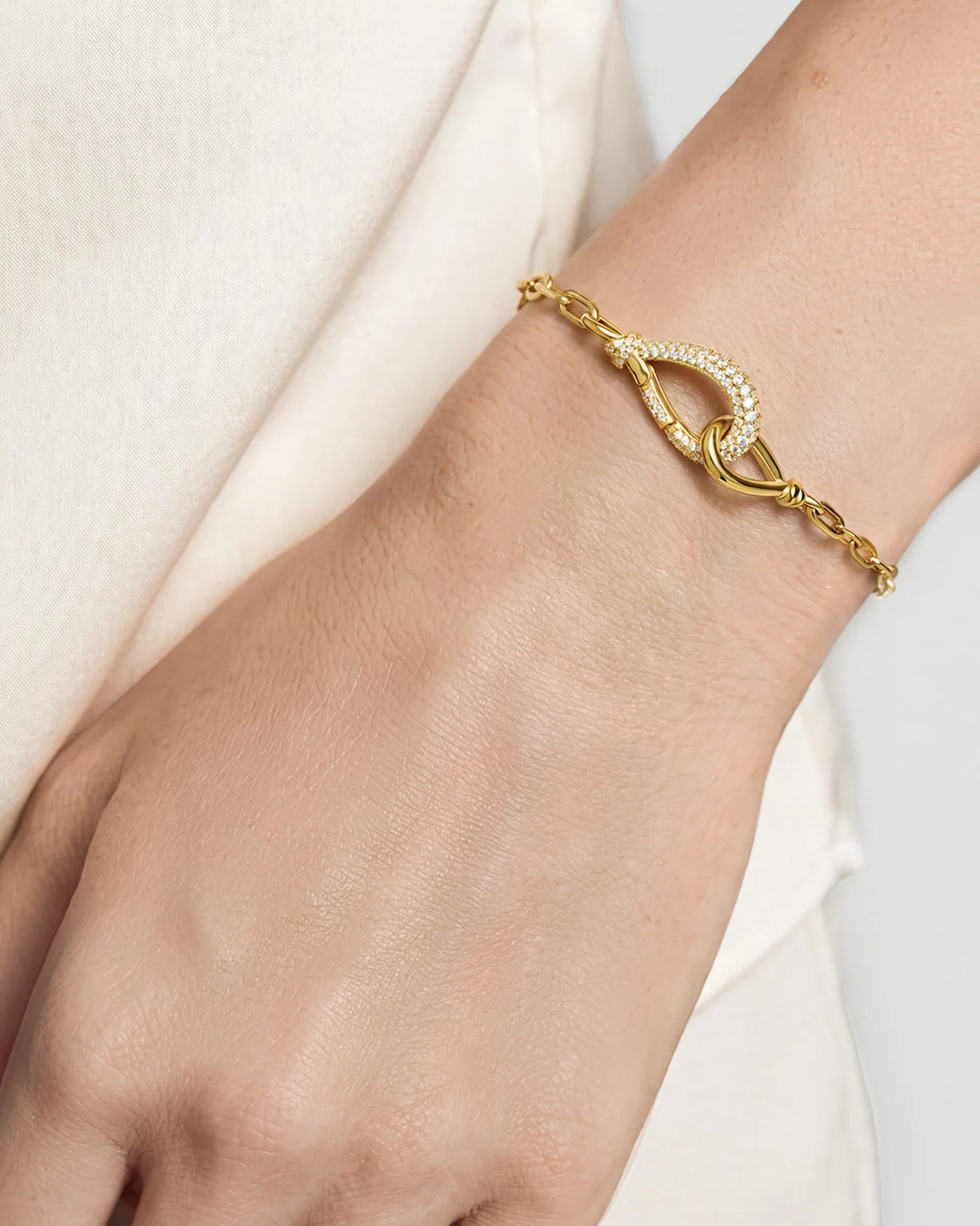 Gold Interlocked Pavé &amp; Polished Knot Bracelet